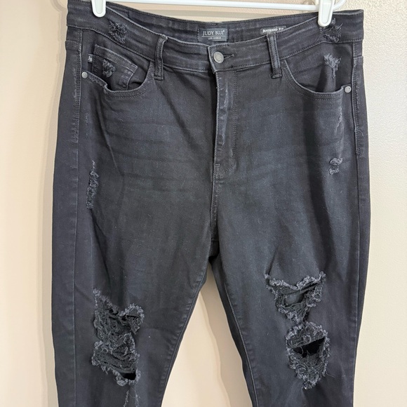 Judy Blue Black Distressed Boyfriend Fit Jeans Women's 15/32 - Picture 3 of 11